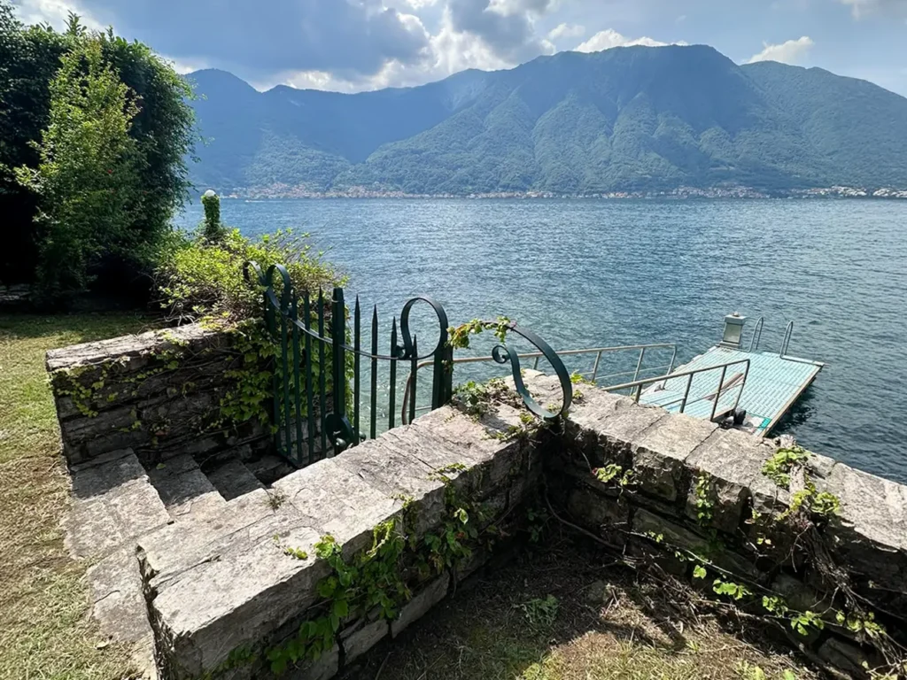 Molo sul lago di Como